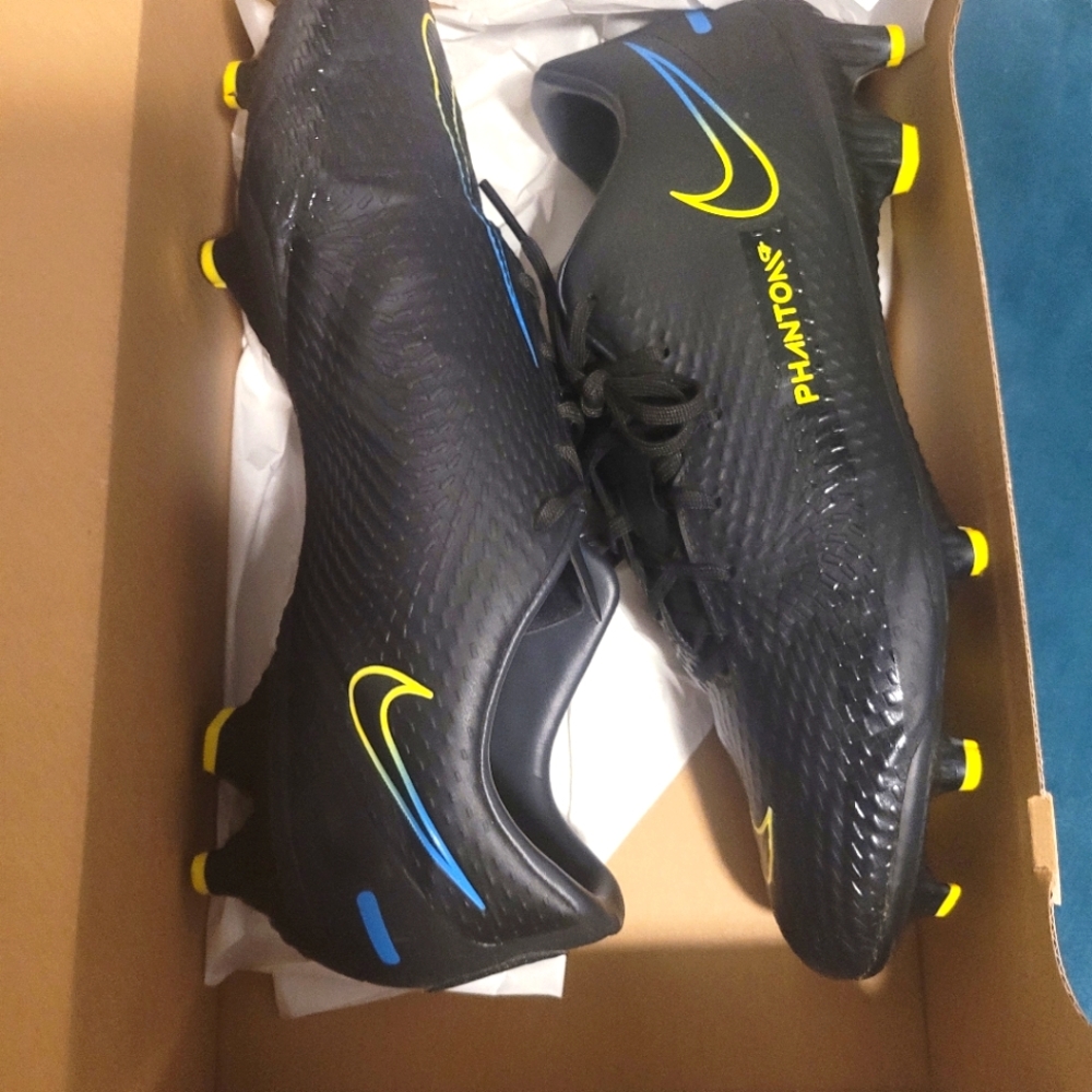 Nike Phantom Soccer Cleats